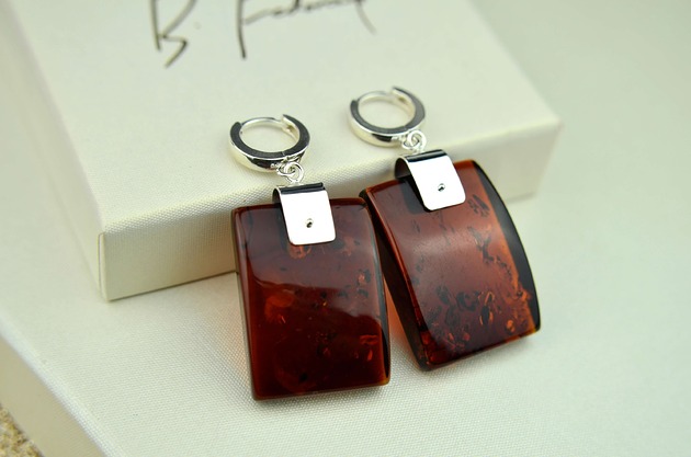 kolczyki srebrne Duże prostokątne kolczyki srebrne z bursztynem