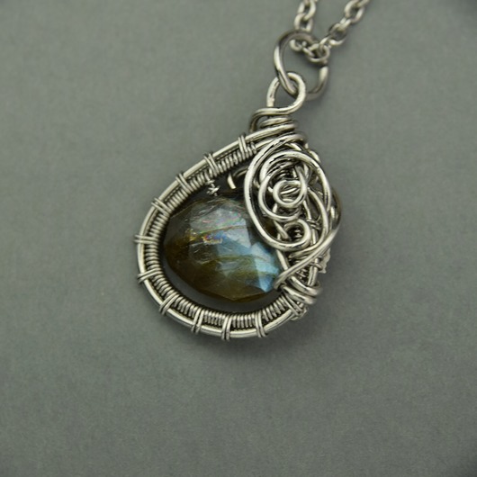 wisiory Mały wisiorek labradoryt wire wrapping