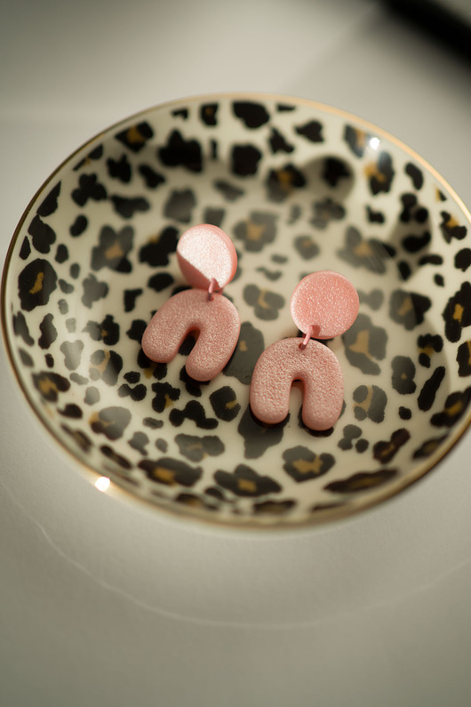 kolczyki z masy plastycznej Wiszące kolczyki sztyfty MINI z połyskiem