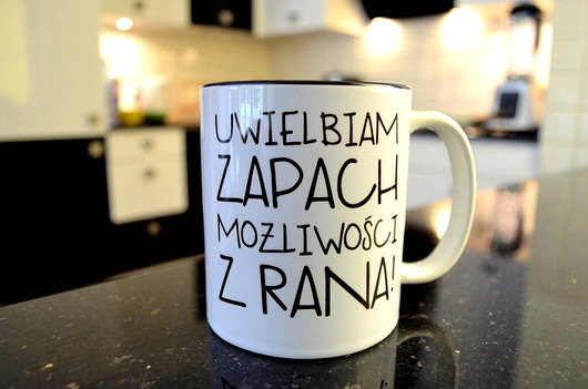 Kubek ZAPACH MOŻLIWOŚCI z CZARNYM WNĘTRZEM FarrowDesign