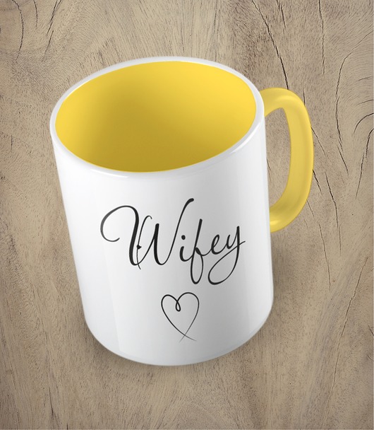 kubki Kolorowy kubek z hasłem WIFEY - mix kolorów