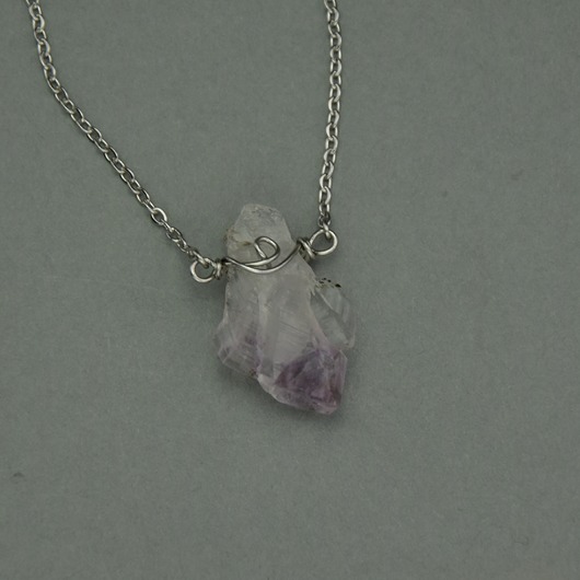 wisiory Krótki naszyjnik jasny surowy ametyst wire wrapping