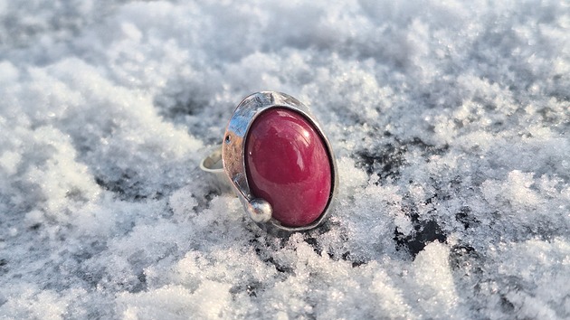 pierścionki - różne Fuksja - pierścionek regulowany