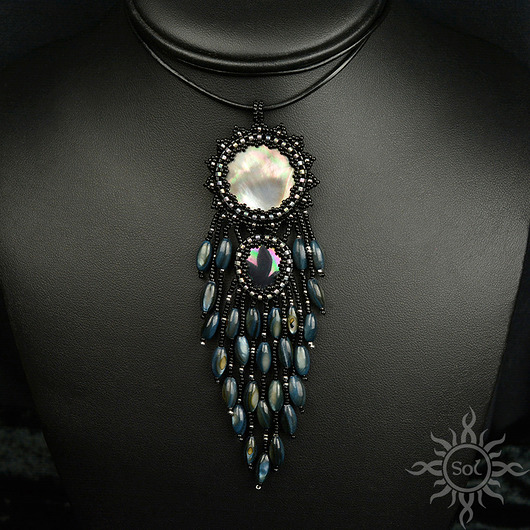 wisiory Saile, wisior z muszlami i masą perłową, beading