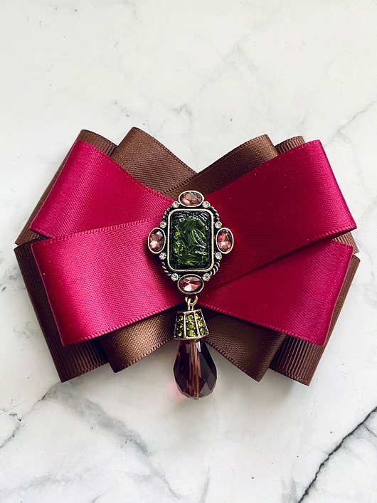 broszki Brosza z artystyczną ozdobą, zielonym kryształkiem New