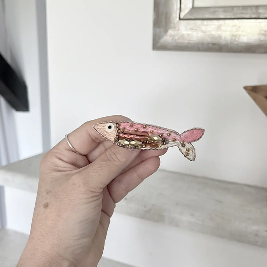 broszki Broszka RYBKA 44 ręcznie haftowana przypinka morska