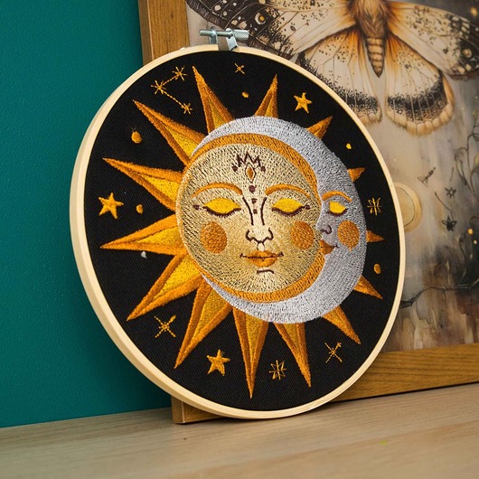 Ozdoby na ścianę Słońce i księżyc, black, haft w tamborku 20 cm