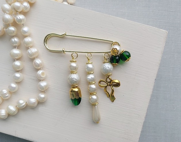 broszki Broszka duża agrafka perły i zieleń