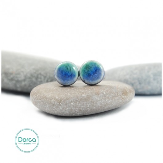 Jeansowo szmaragdowe 6mm- ceramiczne kolczyki Dorca