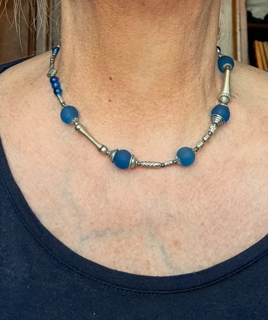 korale Vintage style uroczy naszyjnik z matowego błękitnego szkła Prezent handmade