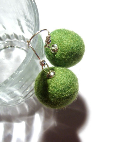 zielone kule z filcu 1,5 cm Love Life and Forest