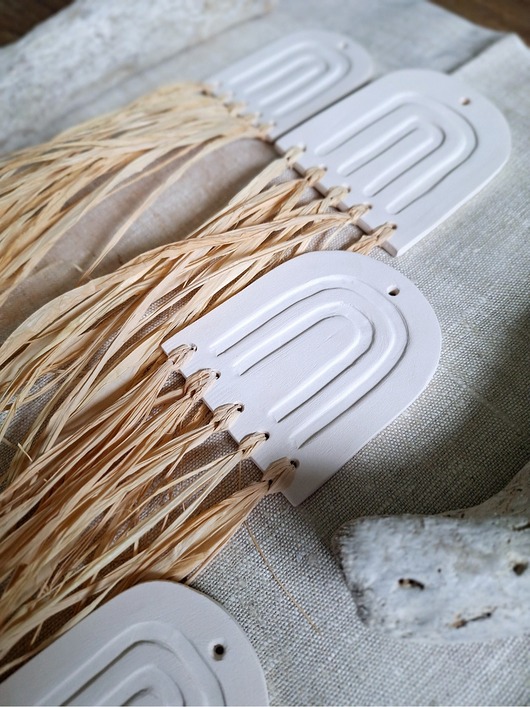 Ozdoby na ścianę Ceramika boho z rafią 4 zawieszki