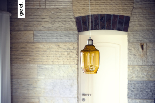 Szklana lampa wisząca BEE small miodowa GIE EL