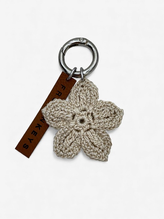 breloki Brelok Kwiat Ecru Ze Srebrnym Zapięciem