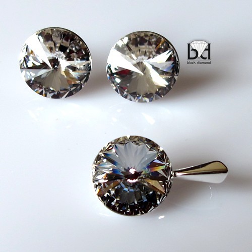 W komplecie kryształ Swarovski Black Diamond