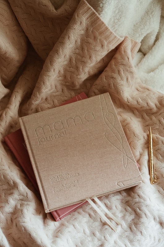 notatniki i albumy MAMA JOURNAL  dziennik stawania się Mamą  ciąża i połóg  Ciepły Karmel