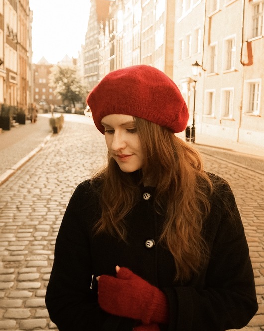 czapki damskie Klasyczny beret z antenką z wełny alpaki czerwony