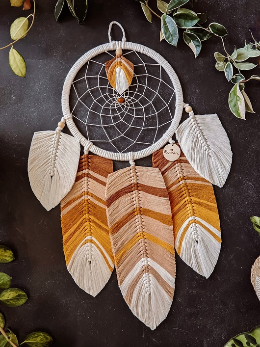 łapacze snów Łapacz snów karmelowy, makrama plecione liście, piórka w stylu boho