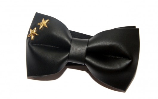 Mucha bowstyle skórzana ze złotymi gwiazdkami bowstyle