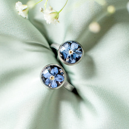 pierścionek z żywicy Pierścionek z niezapominajkami