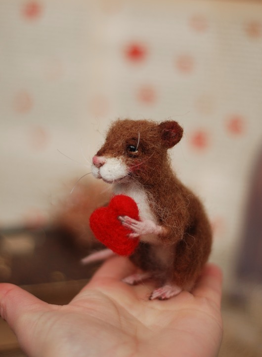 figurki i rzeźby Zakochana Mysz -brązowa