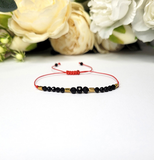 bransoletki z kamieni naturalnych Ochronna z Turmalinem na czerwonym sznureczku