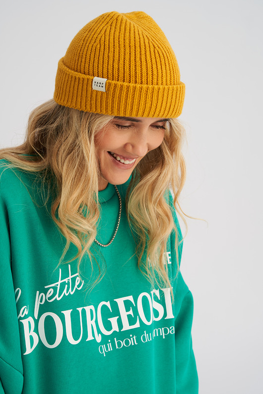 czapki damskie Krótka czapka prążkowana musztardowa