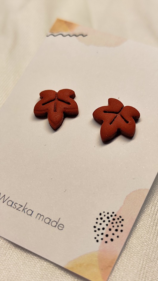 kolczyki z masy plastycznej Kolczyki jesienne liście brązowe mini