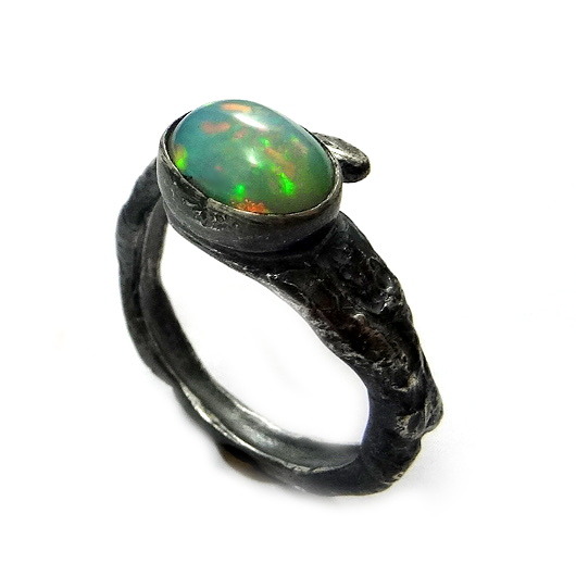 magiczny opal w czerni srebra Pracownia Neores
