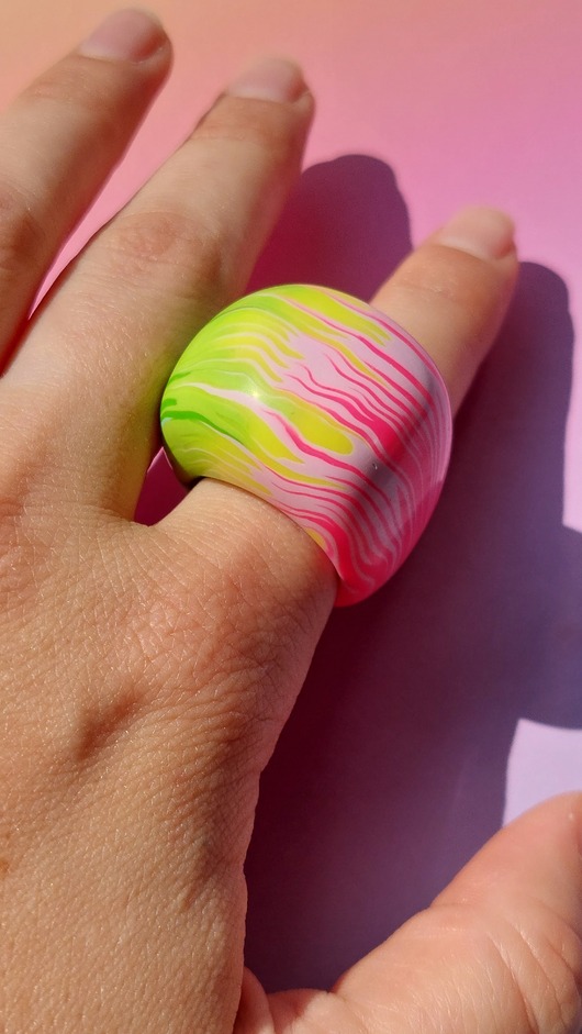 pierścionki - różne Tęczowy pierścień