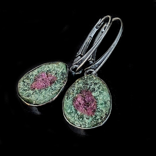 pierścionki srebrne Rubinowe wrosty w zoizytach