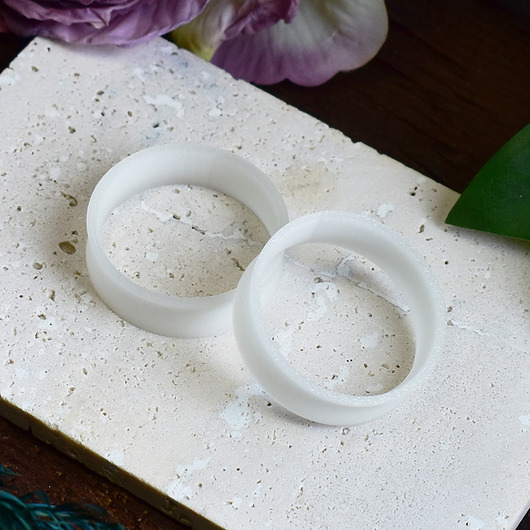 biżuteria różna Tunele do uszu 10-100mm / białe mleczne / plugi, tunele siodłowe