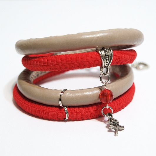 bransoletki - inne Bransoletka - Czerwona róża - rzemienie, owijana
