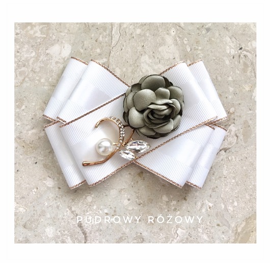 broszki Brosza  z kwiatem w delikatnej zieleni NEW