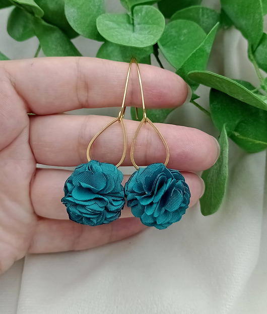 kolczyki chwosty Kolczyki chwosty szmaragdowe kwiaty lekkie długie