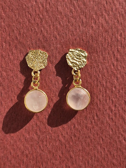 kolczyki pozłacane Złote kolczyki z różowym kwarcem w okuciu