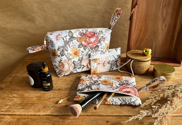 torebki, worki i plecaki dziecięce Komplet 3 kosmetyczek  wodoodpornych na Dzień Mamy