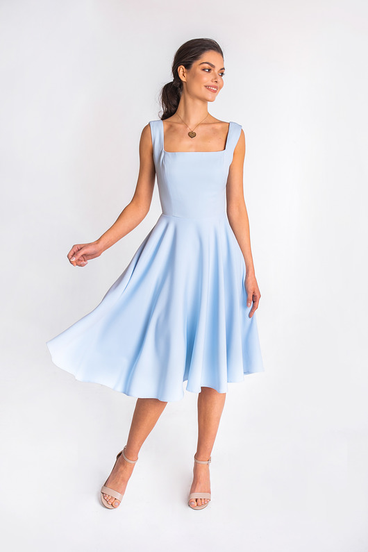 sukienki midi damskie Sukienka "Sofia" - błękitna midi rozkloszowana