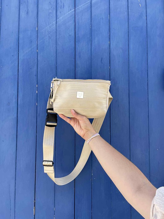 saszetka nerka Nerka z pasów samochodowych Mulholland Dr beżowa