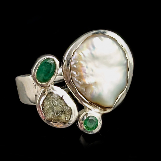 pierścionki srebrne Pierścionek szlachetna bombonierka- perła, tsavoryt, szmaragd i diament
