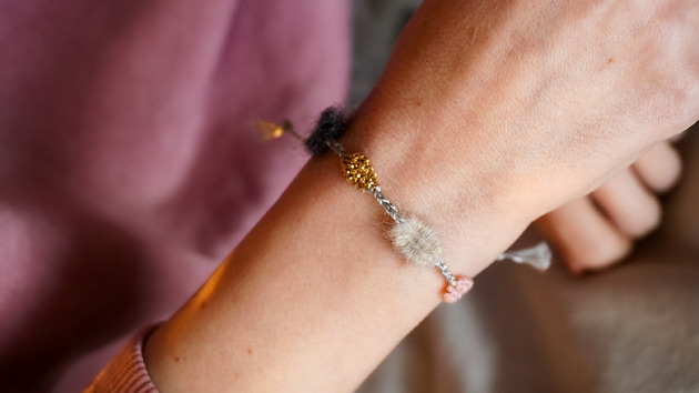 bransoletki - inne Unikatowa bransoletka na sznurku z elementami tkanymi