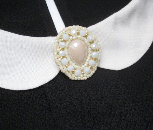 Perlina-broszka do kołnierzyka Nat design