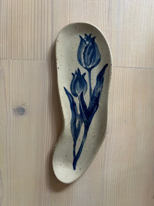 patery i talerze Ręcznie malowany talerzyk z tulipanami