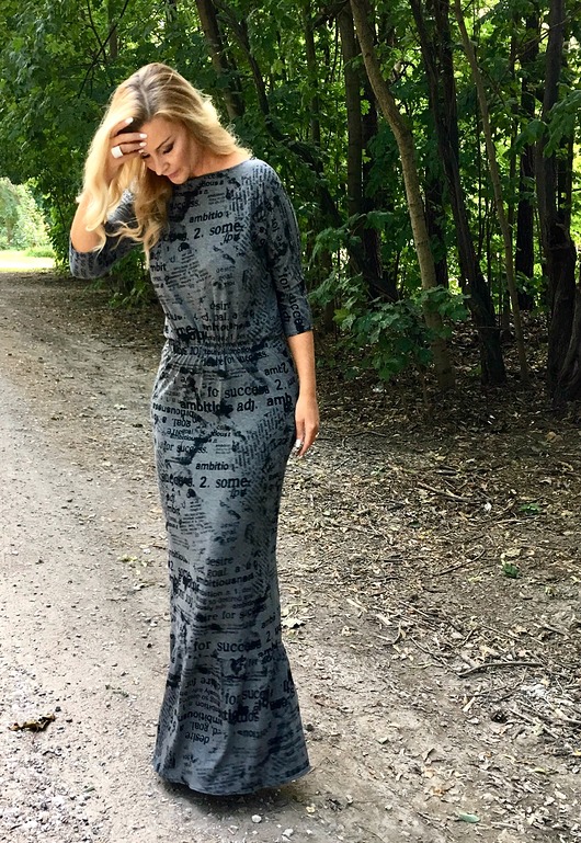 Sukienka Maxi Szara z napisami Jesień  NEW Pudrowy Różowy