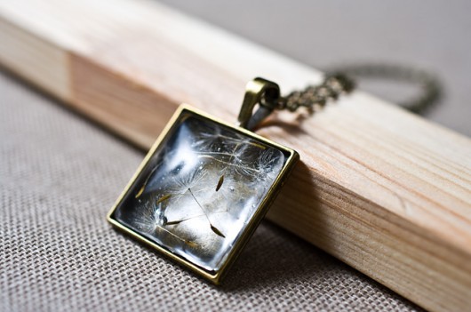 Kwadratowy naszyjnik z żywicy So Jewelry