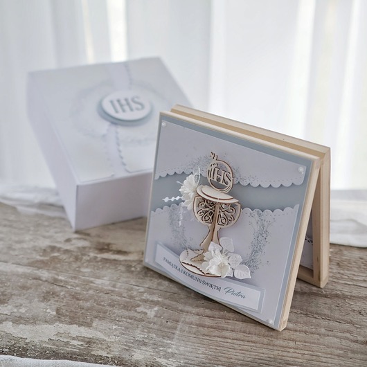 kartki na komunię Personalizowana pamiątka Pierwszej Komunii Świętej w drewnianym pudełku