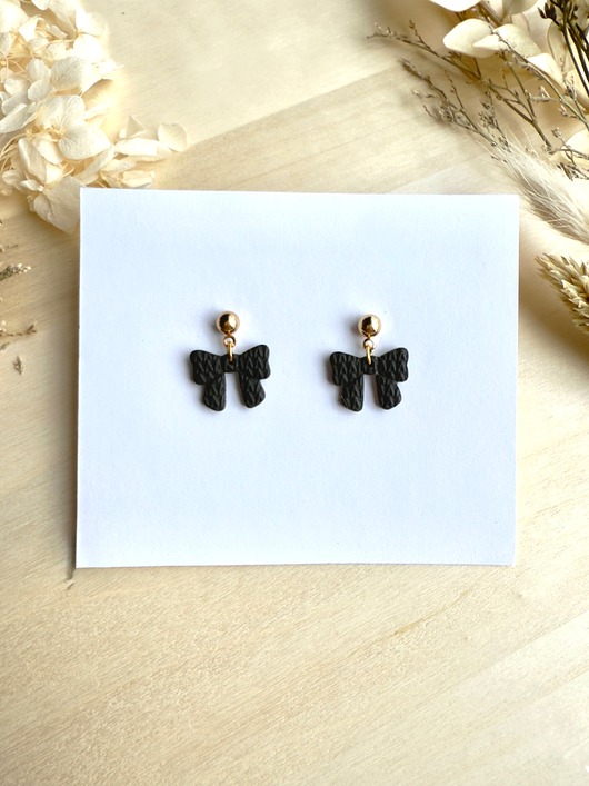 kolczyki z masy plastycznej Kolczyki Kokardki sweterkowe - czarne