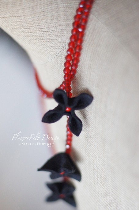 Red with Black naszyjnik FlowerFelt Design