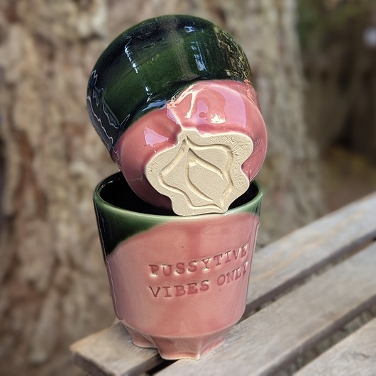 kubki Pussytive vibes only, dowcipna czarka