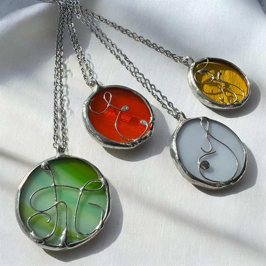 wisiory Personalizowany wisiorek se szkła - inicjał na zamowienie